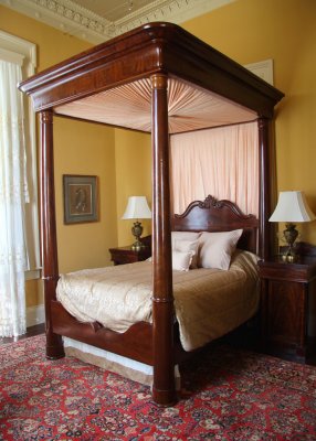 Bed that Best Suits the Period of the House