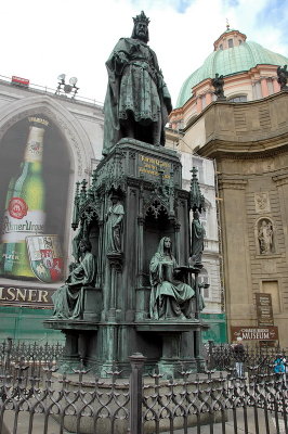 Karl IVnStatue at Krizovnicke namesti and sv.Frantisec