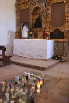 12-26 The side altar to the left.  The Mission is in active use today