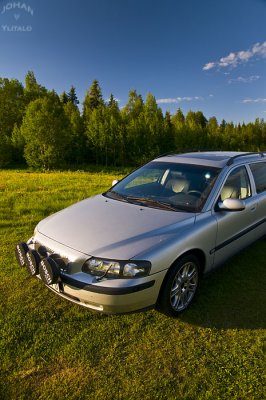 volvoV70.jpg