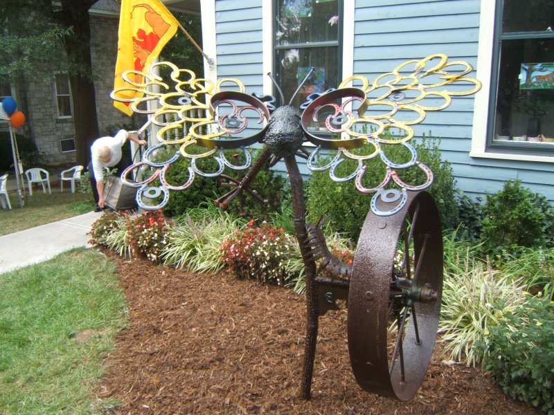  BEAUTIFUL  BUTTERFLY  METAL  SCULPTURE  