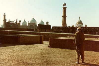 Looking at Badshahi Mosque from Lahore Fort (page 31)