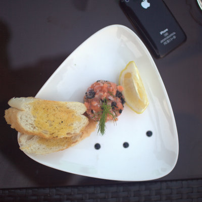 salmon tartar, restaurant parlamentka, bratislava