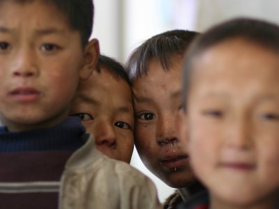 school children on yunan hillside