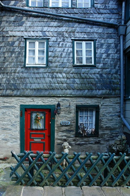 Red door by geetwee