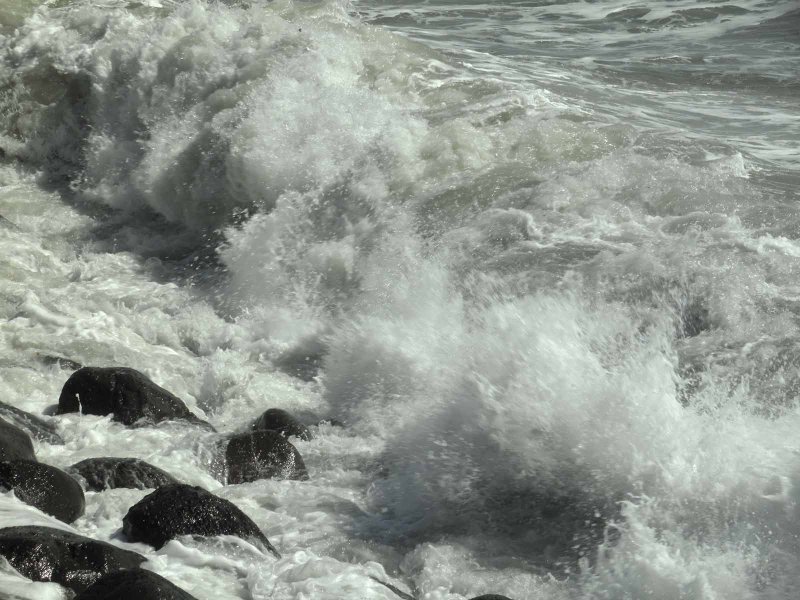 Waves 2.jpg