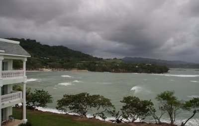 Cơn giông - A storm is coming