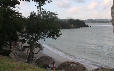 Bãi tắm vắng người - On the beach