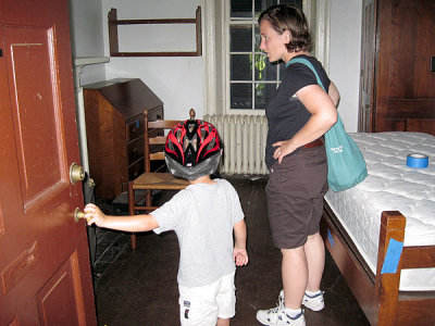 Simon checks out Mommy's old digs