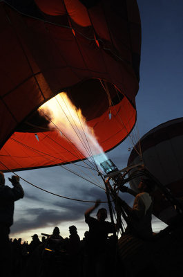 A balloon crew in action