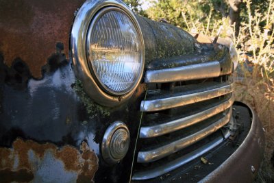 Rusted old car