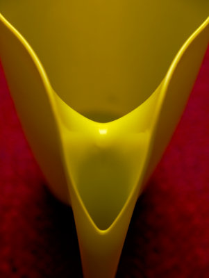 Yellow on Red - Stefan