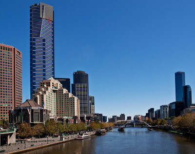 Melbourne's Southbank  by Dennis