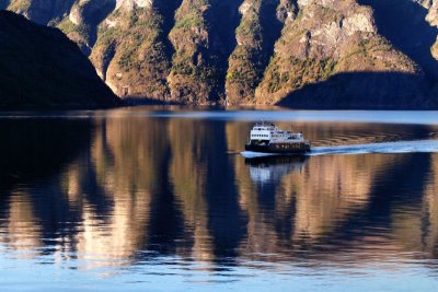 Reflections of a mountain - Kleivis