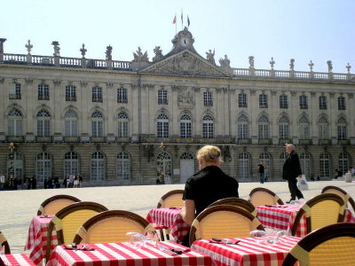 Lunch in the sun (Place Stanislas)