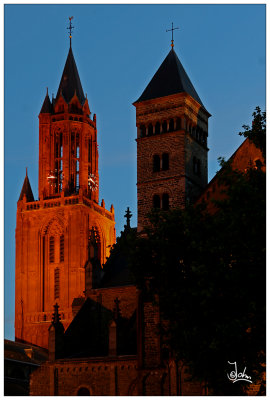 Red church at night.jpg