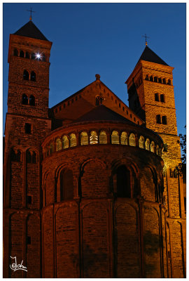 St Servais church at night.jpg