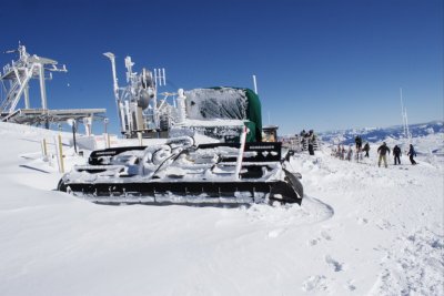 snowcat at the top of the mtn