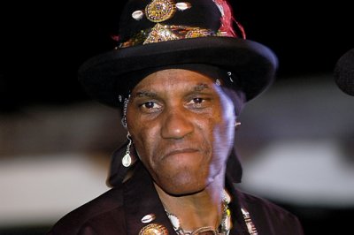 Cyril Neville 5