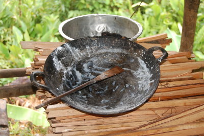 Pan used to prepare sago
