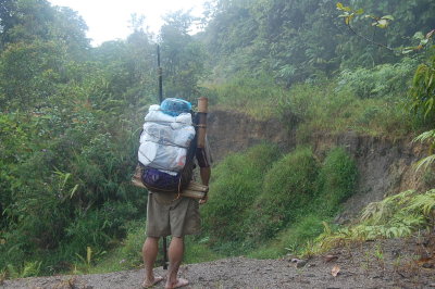 Took a shot here to show his calf muscle. The muscle contract as he walk cos of the heavy load.