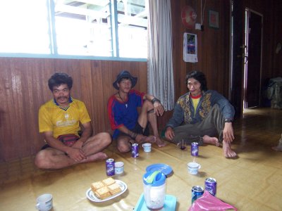 Last tea, a small chat and payment and anypows to help them. We gonna missed them.