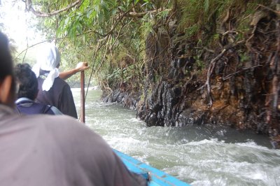 This 1 was heart stopping. the boat almost reversed which will cause it tocapsized. But last minute oar by Sina make it rite.