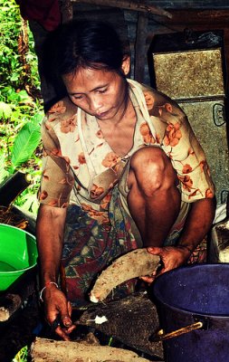 Ide Buke, mom of Lujan preparing tapioca for Yatie. It was boiled and it is the best tapioca we had.