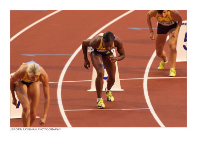 Marilyn Okoro at the start of the 800 metres
