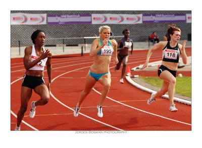 Abi Oyepitan (l.), Monique Williams (m.) & Elaine O'Neill (r.)