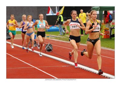 Kelly McNeice (r.) & Sanne Verstegen (far r.)