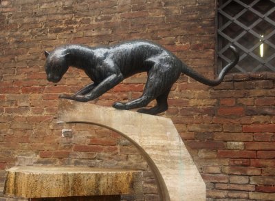 Panther  fountain Sienna