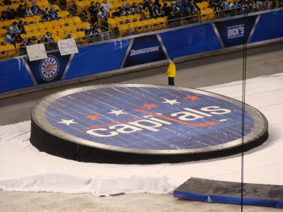 giant capitals puck