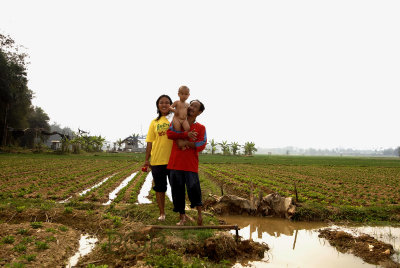 Farmers, dry season peanuts, wet season rice