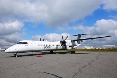 Dash 8-400 in Ottawa