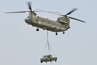 Chinook carrying Land Rover.jpg