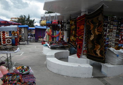 IMGP0183_Otavalo handicraft market.JPG