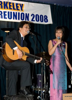 Dam & Thu doing a duet