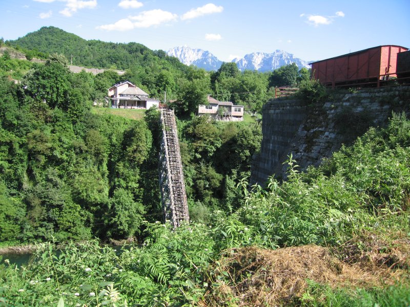 A stuffed train shows the other side of the canyon