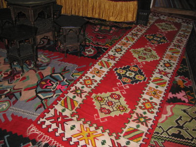 Ottoman-style layered rugs and hexagonal furniture