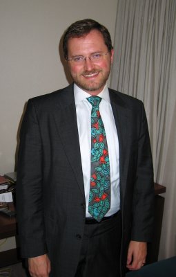 R's new gorgeous tie -- handpainted silk, from Slovenia. The artist was lovely and very talented.