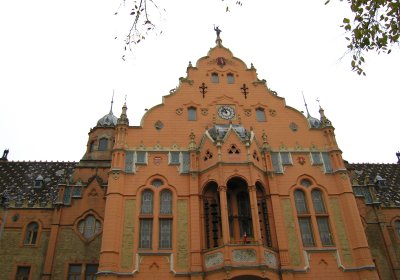 The town hall in Kecskemet, designed by Odon Lechtner.