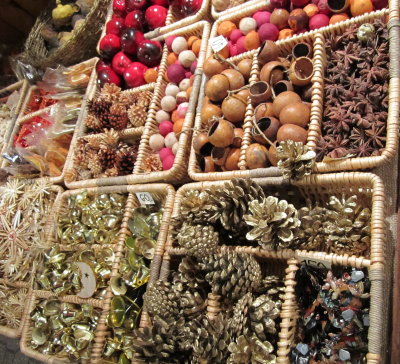 Budapest Christmas market: wreath making supplies