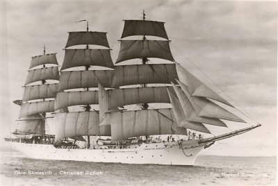 15CR under seil.jpg