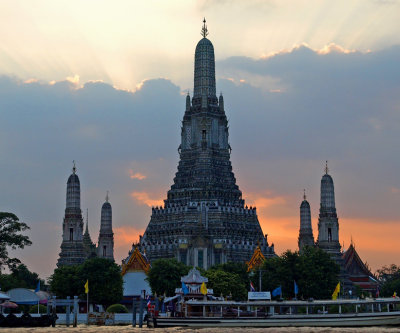 Wat Arun (Temple of the Dawn), sunset