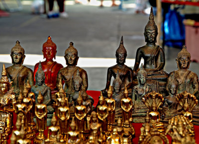 Small images of the Buddha