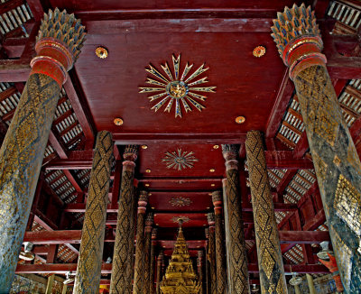 Ceiling of Wihan Luang (the large prayer hall)