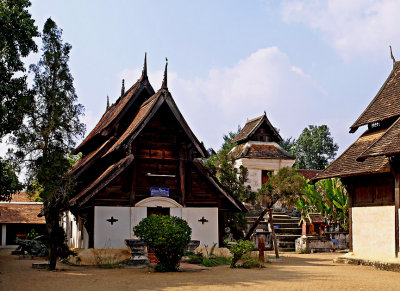 Wihan Phra Phut (left) with Ho Phra Phuttabat in the back