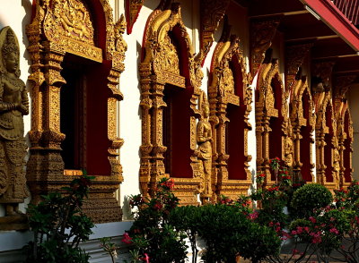 Wat Punon, exterior