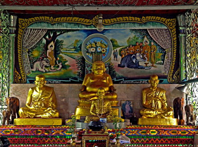 Images of the Buddha and former abbots